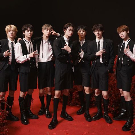 Enhypen Stage Outfit Ot7, Enhypen Dark Blood Outfits, Enhypen Fate Concert Outfit, Enhypen Concert Outfit Ideas Dark Blood, Enhypen Outfits Inspired, Enhypen Dark Blood Group Photo, Dior Theme, Enhypen Outfit, Enhypen Group Photo