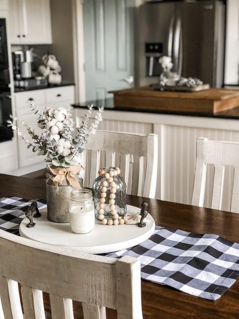 Classic Farmhouse Kitchen, Farmhouse Kitchen Table, Farmhouse Kitchen Tables, Farmhouse Side Table, Classic Farmhouse, Kitchen Table Decor, Classic Kitchen, Kitchen Decorating, Interior Modern