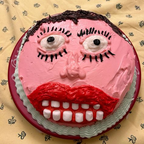 Easy Funny Cake Ideas, Cake Decorating Ideas Funny, Cake Memes Funny, Ugly Birthday Cakes, Birthday Cake Funny Ideas, Ugly Cakes Funny, Birthday Cake Ideas Funny, Funny Bday Cakes, Cake Ideas Funny