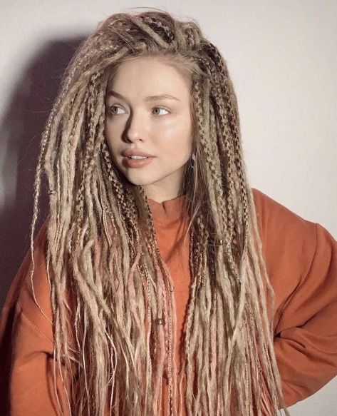 Viking Dreadlocks Women, Braids And Dreads Mixed, Dreads Styles For Women White, Viking Dreads Women, Synthetic Dreads Hairstyles, Dread Hair Extensions, Dreadlocks Girl, Dreads Girl, Loc Extensions