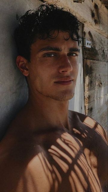 Surfer Hairstyles, Book Men, Book Mood, Xavier Serrano, Surfer Hair, Instagram Men, Men Photography, Aesthetic Guys, Book Boyfriends