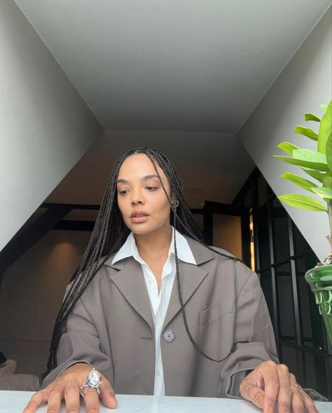 Solange Box Braids, Solange Braids Hairstyles, Solange Knowles Braids, Knot Box Braids, Solange Braids, Twa Hairstyles, Braids Hairstyles Pictures, Small Braids, Tessa Thompson