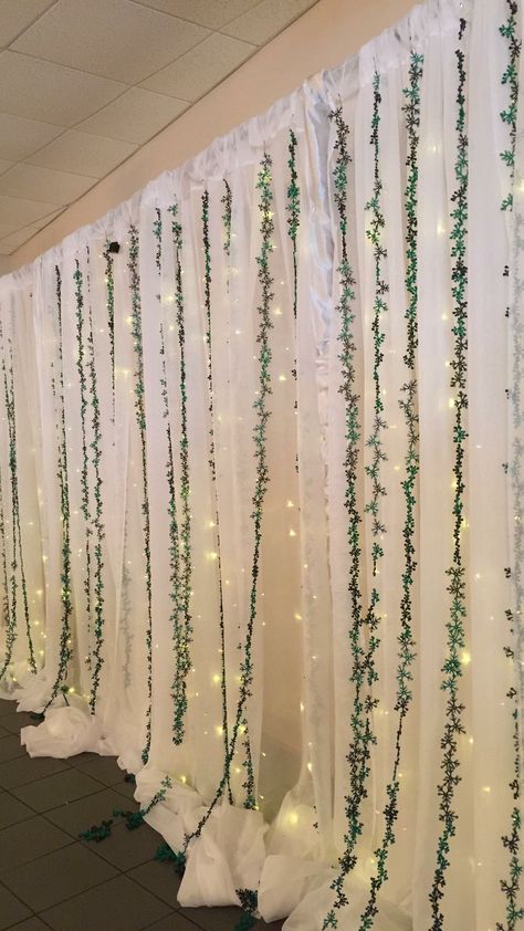 Nikah Decoration Ideas, Home Nikah Decor Ideas, Diy Nikkah Partition, Nikkah Decor At Home Pakistani, Intimate Nikkah Decor At Home, Mehndi Decoration Ideas, Nikkah Flower Curtain, 25th Anniversary Decorations, Small Wedding Decor