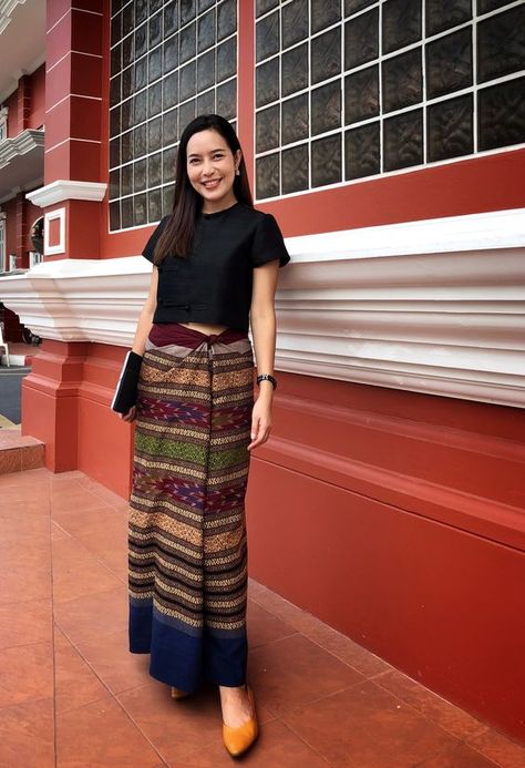 Thai Outfits Style, Shein Wrap Skirt, Thai Fashion Modern Casual, Thai Vacation Outfits, Thai Silk Dresses Modern, Thai Dress Modern, Thai Outfits Casual, Thai Outfits Modern, Thai Fashion Modern