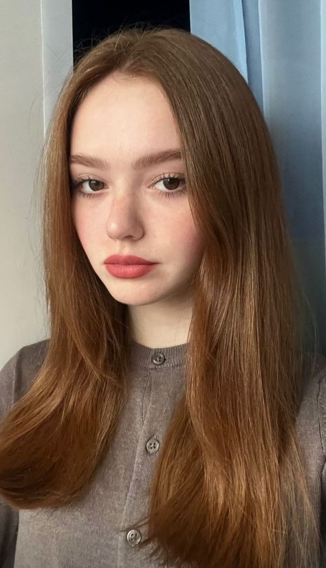 Brown Hair Pale Skin, Yellow Header, Red Hair Brown Eyes, Hair Pale Skin, Ginger Brown, Cute Eyeshadow Looks, Beauty Hair Color, Colors Hair, Hair Color Caramel