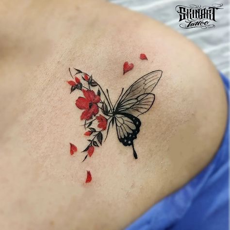 30+ Collarbone Tattoos: Trending Ideas for Women and Men - 100 Tattoos Butterfly On Rose Tattoo, Butterfly And Rose Tattoo, Butterfly On Rose, Butterfly Rose Tattoo, Girlie Tattoos, Rose Tattoo On Hand, Tattoos Trending, Rose Tattoo With Name, Rose Tattoo On Back