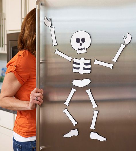 Download our #free pattern to make this spooky fridge skeleton! Get it here: http://www.bhg.com/halloween/outdoor-decorations/spooky-home-decorations/#page=23 Cheap Halloween Crafts, Moldes Halloween, Halloween Printables Free, Fun Halloween Crafts, Easy Halloween Decorations, Cute Skeleton, Adornos Halloween, Cheap Halloween, Easy Halloween Crafts