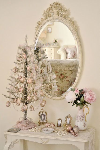 Holidays, Mary Christmas, Pastels, Silvers & Whites...I love Pink for a Christmas color!! Shabby Chic Weihnachten, Xmas House, Victorian Christmas Decorations, Pastel Christmas Decor, Icy Pink, Chic Christmas Decor, 2023 Ideas, Chabby Chic, Christmas Vignettes