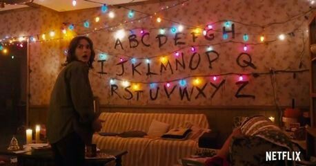 Stranger Things Alphabet Wall Stranger Things Alphabet Wall, Stranger Things Alphabet, Stranger Things Wall, Stranger Things Halloween Party, Stranger Things Lights, Stranger Things Halloween Costume, Stranger Things Christmas, Joyce Byers, Stranger Things Halloween