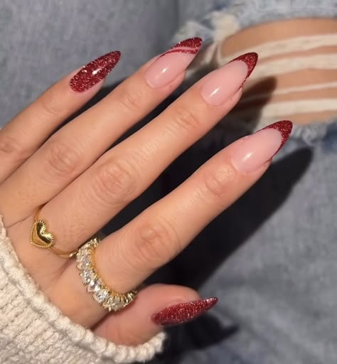 Christmas Nails Inspiration, Christmas Nails Art, Winter Nails Design, Winter Nails Ideas, Winter Nail Colors, Christmas Nails 2023, Christmas Nails Ideas, Nail Designs Pictures, 2023 Nail