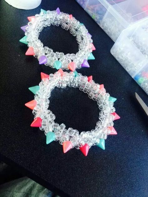 Mini 3d spike cuff Kandi Spike Cuff, 3d Kandi Cuff Ideas, 3d Kandi Cuff, 3d Kandi, Kandi Designs, Kandi Cuff Patterns, Kandi Inspo, Diy Kandi Bracelets, Diy Kandi