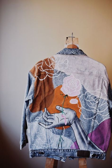 Colorful Jean Jacket, Painting Ideas On Denim Jacket, Denim Jacket Print, Unique Jean Jackets, Acrylic On Clothes, Fabric Painting On Denim Jacket, Unique Jackets For Women, Art On Jacket, Jean Jacket Art Paint