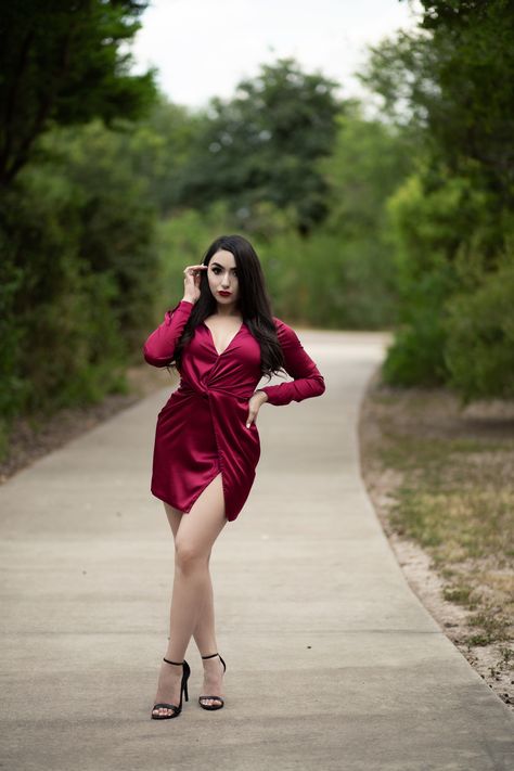 Birthday Poses Outdoor, Outdoor Shoot Poses For Women, Portrait Poses For Women Standing, Red Dress Fall Photoshoot, Women Poses Photography Outdoor, Standing Photoshoot Poses, Model Photoshoot Ideas Female Outdoor, Red Dress Poses Photo Shoot, Fun Outdoor Photoshoot Ideas