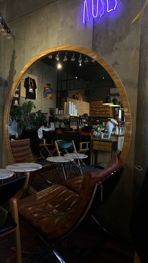 Grunge Coffee Shop, Retro Coffee Shop, Bar Owner, Surf Coffee, Cafe Ideas, Big Mirror, Retro Coffee, Cafe Interior Design, Cafe Interior