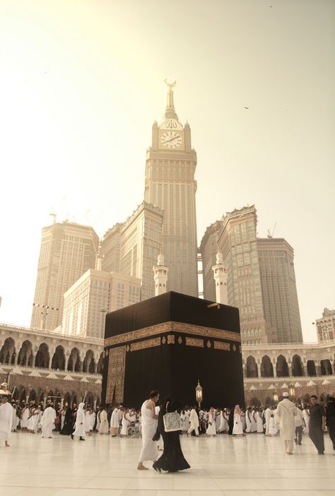 The Abraj Al-Bait Towers of Mecca, Saudi Arabia, seen from inside Al-Masjid al-Haram. Photograph by Saleh Waheed. La Mecca, Mecca Madinah, Mekka Islam, Mecca Kaaba, Masjid Al Haram, A Group Of People, Mosque Architecture, Mecca Wallpaper, Beautiful Mosques