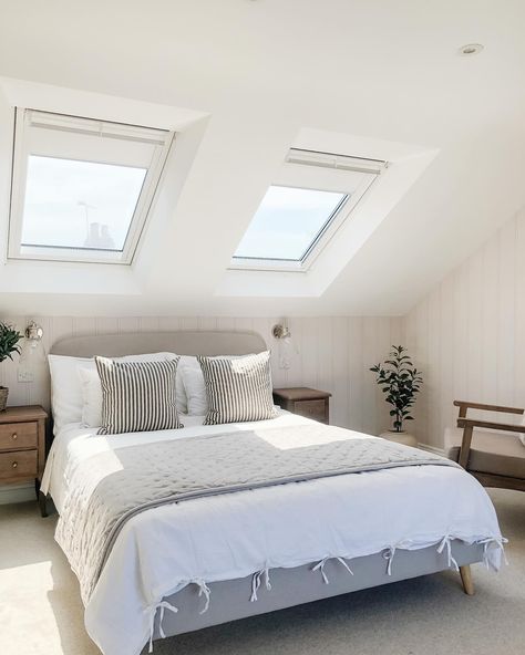 Loft bedroom deets 🤍 the loft conversion was a major project for us in 2022, adding an extra bedroom and bathroom to our little home. It’s such a bright and light space, it’s lovely spending time up here ☀️ here are all the things we used to create it: Panelled wallpaper - beadboard in ivory @ilovewallpaper.co.uk Carpet @brockwaycarpets via @tapicarpetsandfloors Bed Matson in natural @nextofficial Bedside tables Giselle range @dunelmuk Wall lights @johnlewis Candles and candle stands @ma... Victorian Loft Conversion Ideas, Terrace Loft Conversion, Lofted Ceiling Bedroom, Bedroom Loft Conversion Ideas, Bedroom Inspirations Loft Conversion, Loft Snug, Loft Conversion Ideas Bedrooms, Loft Conversion With Ensuite, Velux Loft Conversion Bedroom