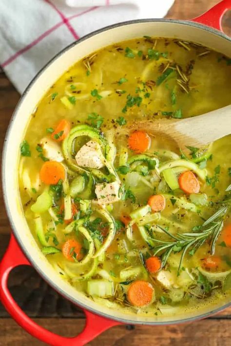 Healthy Fall Soups, Zoodle Soup, Chicken Zoodle, Chicken Zoodle Soup, Zucchini Noodle Recipes, Zoodle Recipes, Homemade Soup Recipe, Ketogenic Diet Recipes, Chicken Noodle Soup