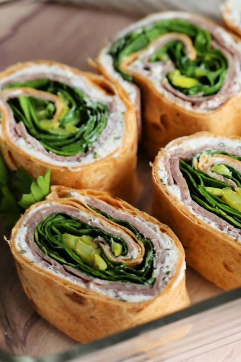 Roast Beef Picnic Pinwheels Roast Beef Appetizers Cold, Picnic Pinwheels, Roast Beef Appetizers, Fun Party Snacks, Make Ahead Thanksgiving Appetizers, Roast Beef Pinwheels, Thanksgiving Appetizers Finger Foods, Dried Beef Recipes, Easy Thanksgiving Appetizers