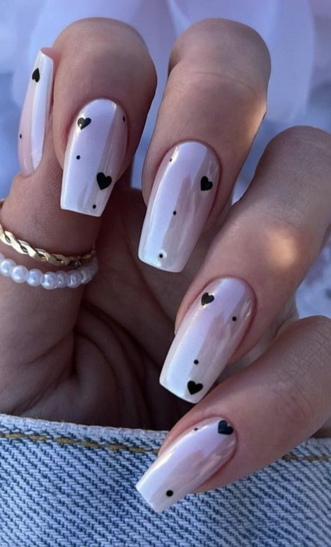 Uñas Funny Bunny, Bunny Nail Design, Funny Bunny Nail, Funny Bunny Nails, Nail Glam, Bunny Nails, Stylish Nails Designs, Snow Bunny, Simple Gel Nails