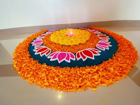 Devdiwali Rangoli, Flower Decor Diwali, Rangoli Easy Diwali, Latest Rangoli Designs Creative 2024, Latest Diwali Rangoli Designs, Simple Rangoli Ideas For Diwali, Real Flower Rangoli Designs, Diwali Rangoli With Flowers, Rangoli From Flowers