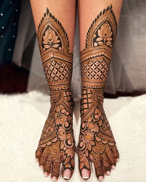 Full legs bridal henna #heavyhenna #traditionaltattoo #traditionalart #hennadesign #feethenna #feetdrawing #torontohenna #hennaart #bridalhennA #bridalfeethennainspo #bridallehenga bridal feet henna inspo #drawing #destinationweddings Foot Mehndi Designs, Bridallehenga Bridal, Leg Mehendi Design, Feet Henna, Inspo Drawing, Foot Mehndi, Mehndi Ideas, Front Mehndi Design, Henna Inspo