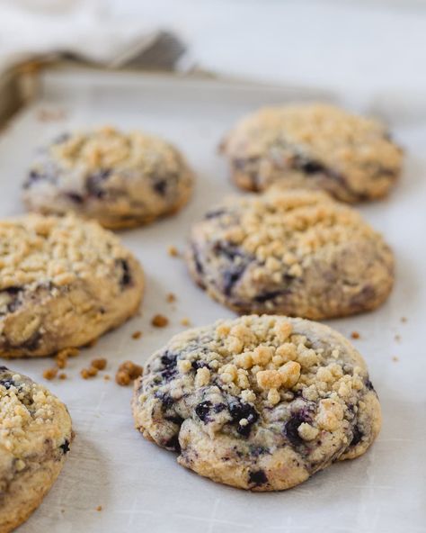 These sweet Crumbl Blueberry Muffin Cookies are easy to make and taste like Crumbl's (but maybe even better!) with lots of blueberry flavor, a soft crumb, and a sprinkle of streusel right on top. An easy copycat recipe that you can make anytime you get the craving for a Blueberry Muffin Cookie! Crumble Blueberry Muffin Cookies, Blueberry Muffin Cookies Crumbl, Blueberry Muffin Crumble Cookie, Crumbl Blueberry Muffin Cookie, Blueberry Muffin Cookie, Blueberry Crumble Cookies, Single Serving Lemonade Recipe, Muffin Top Cookies, Blueberry Muffin Tops