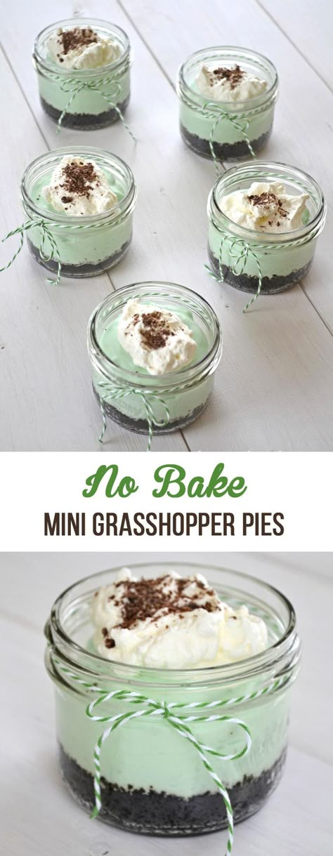 These No Bake Mini Grasshopper Pies are a delicious and easy to make dessert! They're both minty and chocolatey! Grape Dessert, Desserts In A Jar, Grasshopper Pie, Jar Desserts, Mason Jar Desserts, Mason Jar Recipes, Make Dessert, Jar Recipes, Dessert In A Jar