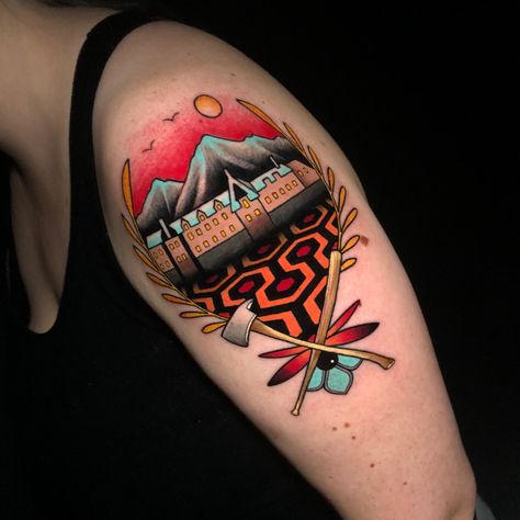 The shining tattoo with the overlook hotel and axe and baseball bat It Stephen King Tattoo, Shinning Tattoos, The Shining Painting Ideas, The Shining Carpet Tattoo, Redrum Tattoo The Shining, The Shining Traditional Tattoo, The Shining Tattoo, Stephen King Shining, Stephen King Tattoos