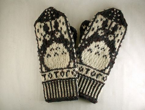 Finished Totoro Mitts Totoro Sweater, Knitted Gloves Mittens, Sweater Knitting Pattern, Knitting Charts, Sweater Knitting Patterns, Knitted Gloves, Miyazaki, Knitting Inspiration, Mitten Gloves