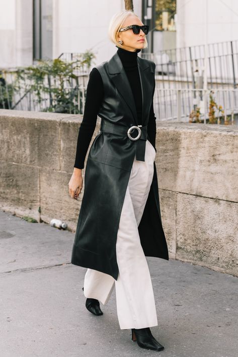 Winter Cruise, Minimalistic Outfits, Georgia Rose, Long Leather Coat, Dramatic Style, Beige Outfit, Ribbed Turtleneck Sweater, Collage Vintage, Looks Street Style