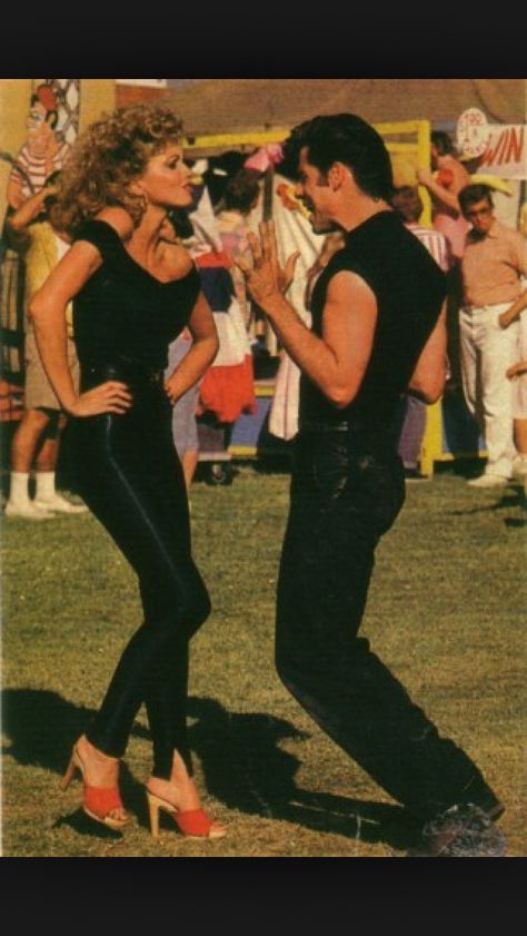 Love sandy's shoes! (Grease) Grease Film, Grease Movie, Photos Rares, Beau Film, Olivia Newton, Olivia Newton John, John Travolta, Dylan O'brien, Film Serie