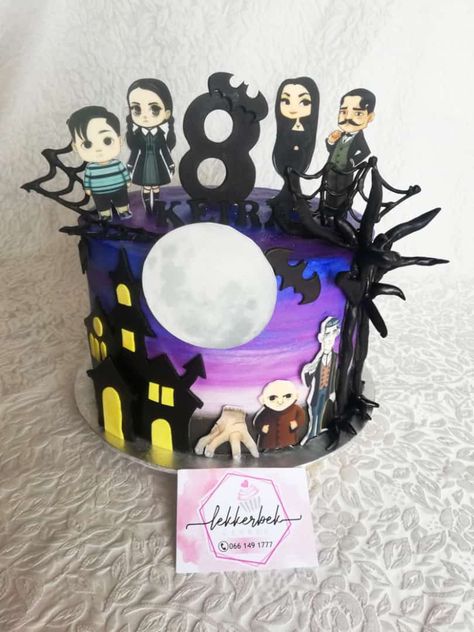 Addams Family cake Wednesday Adams Sheet Cake, Addams Family Birthday Cake, Wednesday Addams Thing Cake, Addams Family Cake, Thing Cake Addams Family, Family Cake, Adams Family, Addams Family, Halloween Birthday