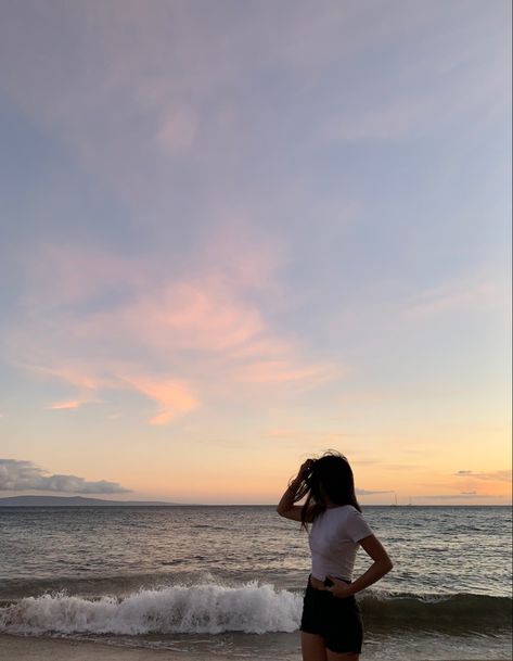 Sea Beach Pose For Women, Beach Fake Photos, Fake Beach Pictures, Aesthetic Photos For Instagram, Beach Moodboard, Aesthetic Photos Ideas, Nails Selfie, Beach Photo Inspiration, Beach Instagram Pictures