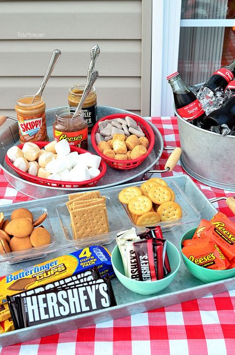 Teenage Birthday Party Ideas That'll Make You the Coolest Parent on the Block! (she: Mariah) Bonfire Birthday, Smores Party, Lila Party, Teenage Birthday Party, 15th Birthday Party Ideas, Teenage Birthday, Bonfire Party, Sleepover Food, Birthday Party For Teens