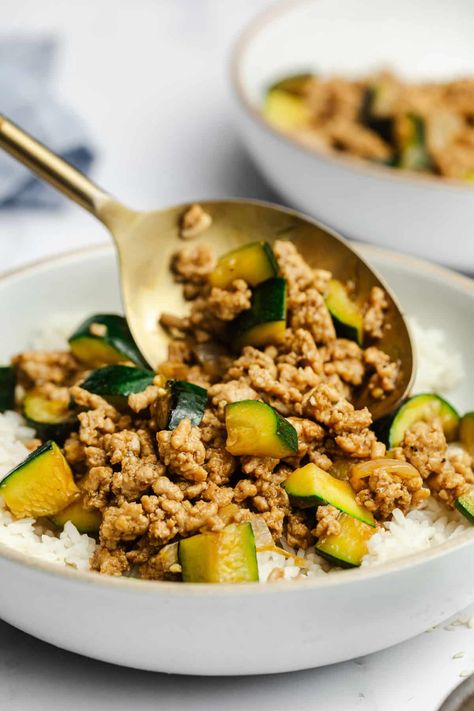 Ground chicken and zucchini simmer in an easy sauce for this tasty stir fry. You're less than 30 minutes away from dinner with this quick recipe! Ground Chicken And Mushroom Recipes, Ground Chicken Stir Fry, Chicken Mushroom Stir Fry, Chicken Zucchini Recipes, Fried Zucchini Recipes, Zucchini Stir Fry, Chicken And Zucchini, Turkey Stir Fry, Mushroom Stir Fry