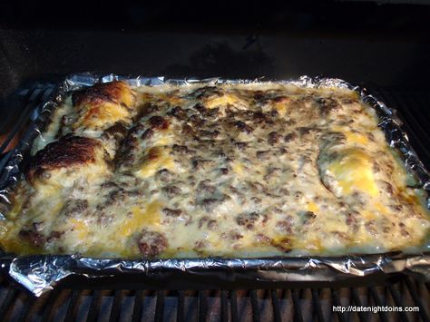 Heathly Breakfast, Camping Breakfast Ideas, Biscuit And Gravy, Gravy Breakfast, Pellet Smoker Recipes, Grill Breakfast, Gravy Casserole, Biscuits And Gravy Casserole, Traeger Grill Recipes