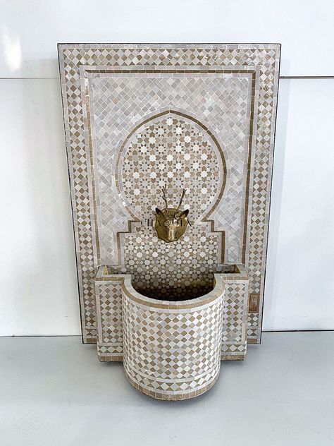 Farmhouse Fountain, Water Fountains Indoor, Mosaic Water, Tile Fountain, Mosaic Fountain, Fountains Indoor, Fountain Garden, Moroccan Homes, Outdoor Fountain