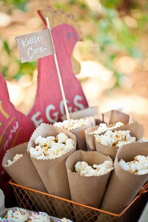 First Birthday Bbq, Petal Toss Cones, Popcorn Cones, Farmers Market Party, Summer Party Ideas, Decoration Buffet, Barbeque Party, Birthday Bbq, Popcorn Bar