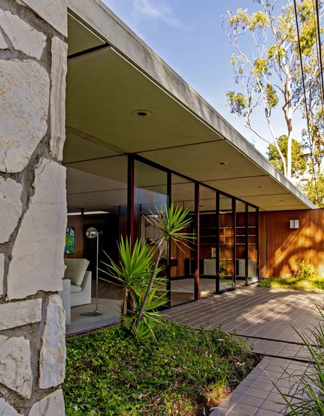 Mid Century Modern Mansion, Homes In Los Angeles, Craig Ellwood, Mid Century Modern Homes, Case Study House, Los Angeles House, Lovely Houses, Los Angeles Architecture, Slope House