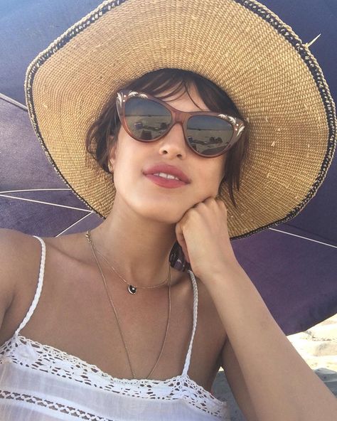 French Summer Style, Gucci Cat Eye Sunglasses, French Summer, Jeanne Damas, French Girl Style, Summer Vacations, Foto Poses, French Girls, Parisian Chic