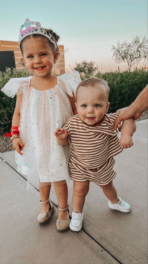 Kenzie Shayne, Dream Family, Baby On The Way, Family Goals, Baby Gif, Rainbow Baby, Clothing Company