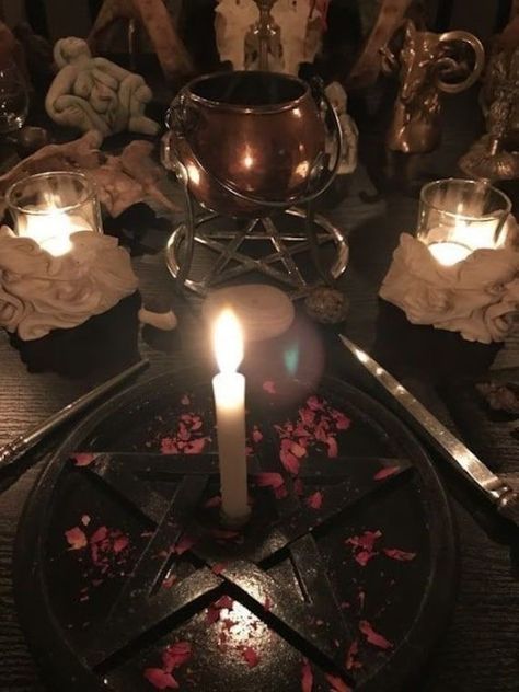 Witchcraft Altar, Dark Witch, Witch Shop, Witches Altar, Pagan Altar, Baby Witch, Witch Spell, Magic Aesthetic, Gothic Aesthetic