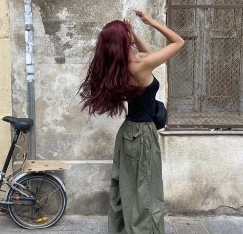 Red Hair Outfits, Cherry Red Hair, Estilo Kylie Jenner, Wine Red Hair, Wine Hair, Red Hair Inspo, Dyed Red Hair, Dark Red Hair, Y2k Pants