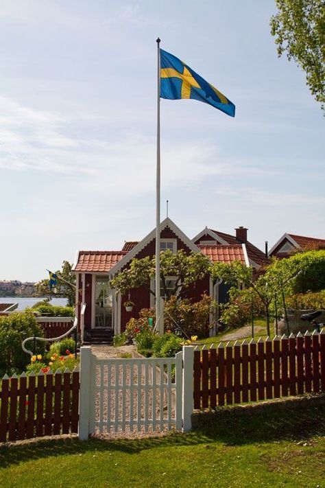 Sweden Aesthetic, Sweden Summer, Swedish Houses, Kingdom Of Sweden, Swedish Summer, Swedish Cottage, Summer Cabin, Scandinavian Aesthetic, Sweden Travel