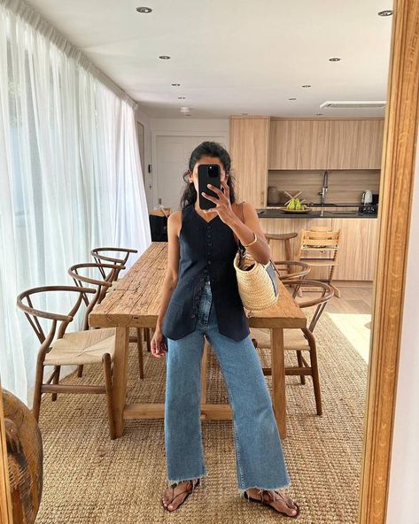 Wide Leg Jean Summer Outfit, End Of Summer Style, Summer Outfits With Vest, Late Summer Fashion, Casual Summer Outfit Inspo 2024, Linen Vest Outfit, Street Style Summer Casual, Mum Outfits, Good Outfits