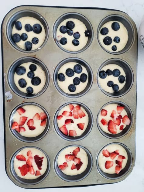 Pancake Cups Muffin Tins, Easy Pancake Muffins Breakfast, Pancake Muffins With Syrup Inside, Strawberry Pancake Muffins, Pancakes In Cupcake Pan, Baked Pancake Muffins, Muffin Tin Pancake Bites, Blueberry Pancake Muffins Easy, Pancake Blueberry Muffins