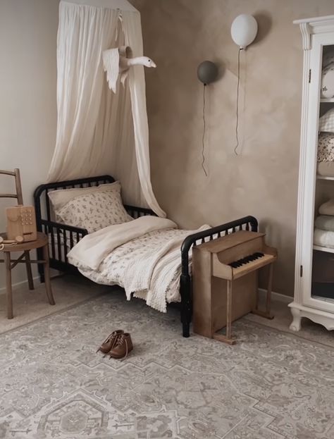 Wabi Sabi Nursery, Wabi Sabi Kids Room, Vintage Nursery Room, Sage Room, Wabi Sabi Bedroom, Vintage Girls Rooms, Groovy Room, Toddler And Baby Room, Girl Room Inspiration