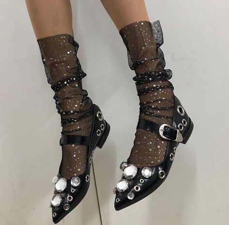 Socks And Flats, Trendy Accesories, Sparkly Socks, Heels And Socks, Lace Ankle Socks, Stylish Outfits Casual, Socks And Heels, Aesthetic Shoes, Only Shoes