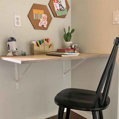 Kids Wall Desk, Diy Kids Desk, Simple Study Desk, Easy Diy Desk, Homework Space, Desk Kids, Support Velo, The Family Handyman, Desk Plans