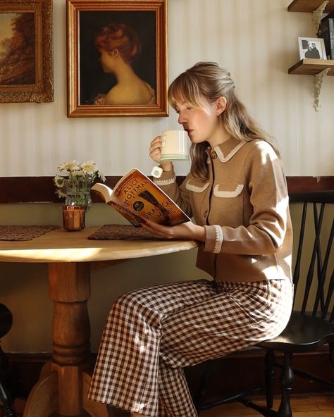 My Best Tips for Getting Started in Content Creation. — The Sun Also Reads Cozy Academia Aesthetic, Cozy Photoshoot, Cozy Academia, Farmers Market Outfit, Comfy Reading Chair, Comfy Reading, Moore House, Autumn Weekend, Fall Closet